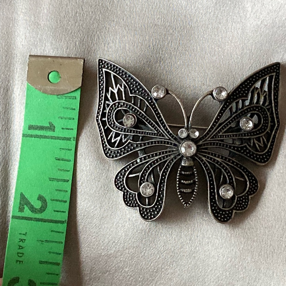 Metal Butterfly Brooch with sparkle stones - Picture 6 of 6